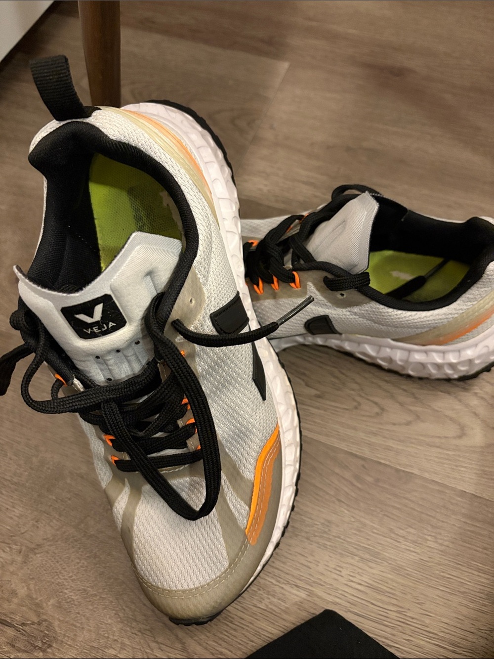 Veja women’s Sneakers in White, Black and Orange